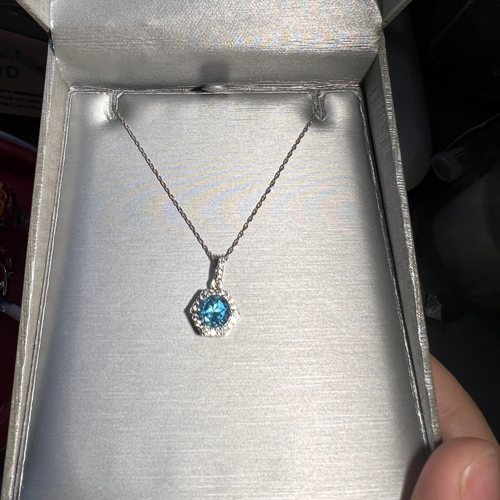 Never worn necklace from zales